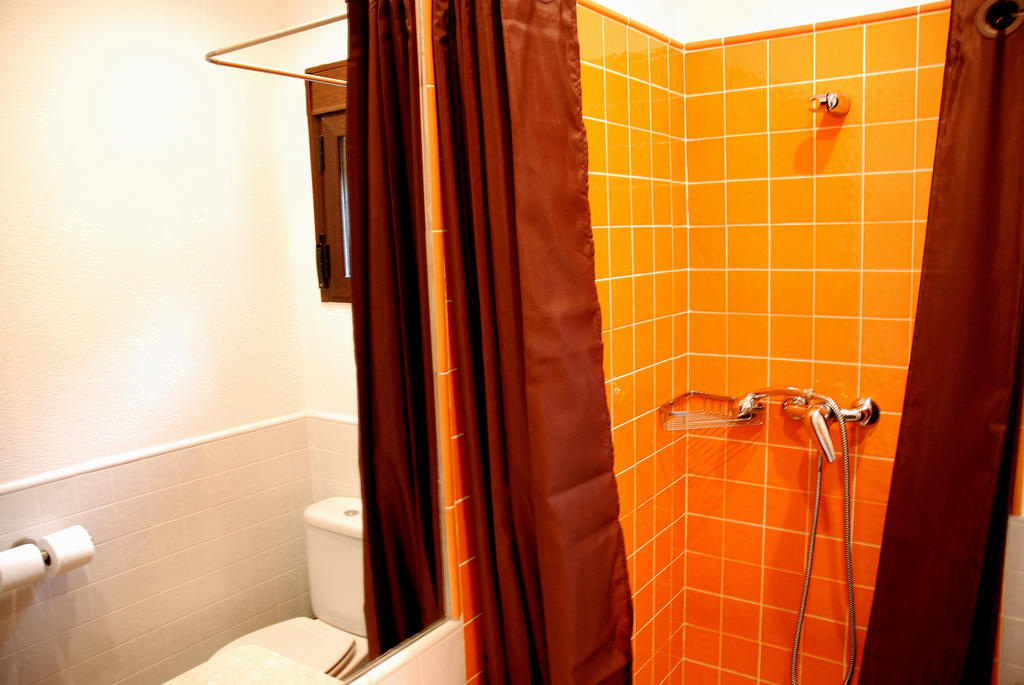 Hostal El Cardenillo Madrigal de la Vera Rum bild