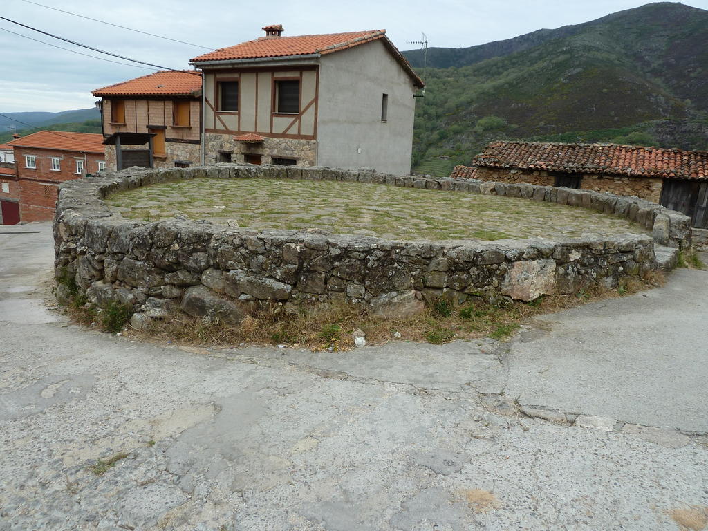 Hostal El Cardenillo Madrigal de la Vera Exteriör bild